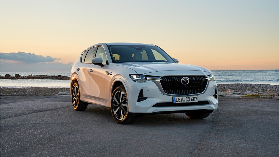 Mazda CX-60 D200 in weiß vorm Meer