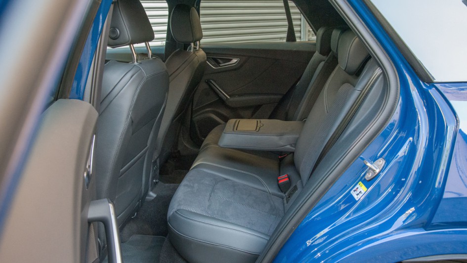 Audi SQ2 Ruecksitze, fotografiert von außen