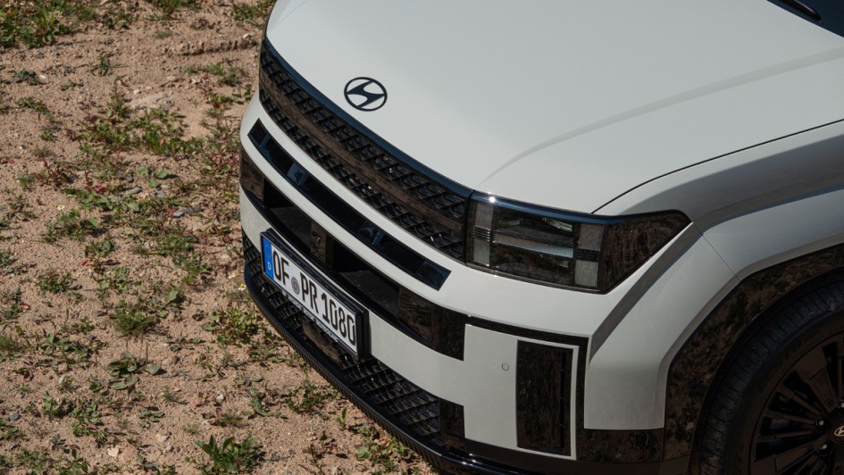 Front/Motorhaube des Hyundai Santa Fe (2024) im Detail 