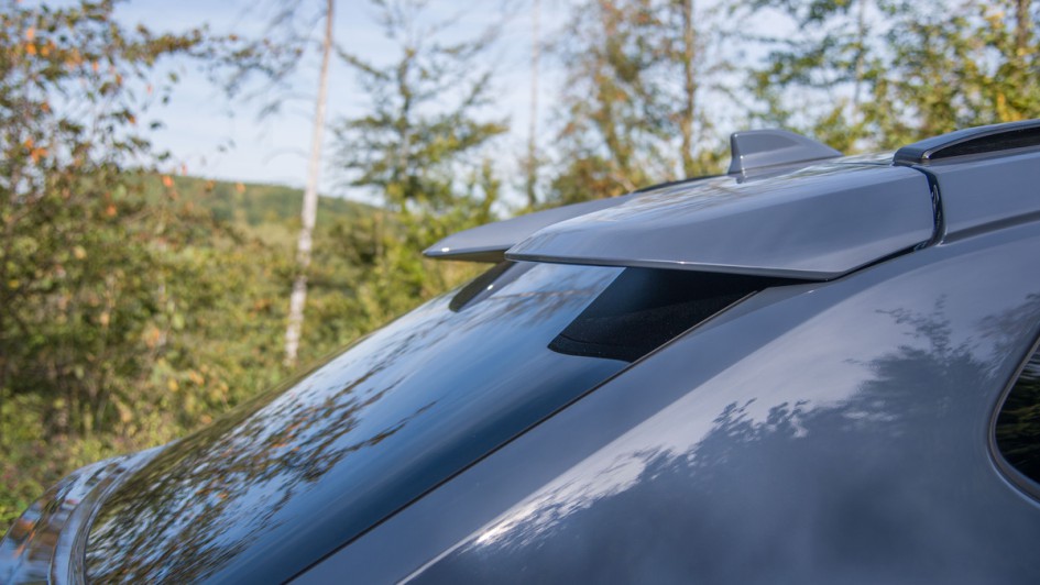 Dachspoiler des Subaru Solterra im Detail