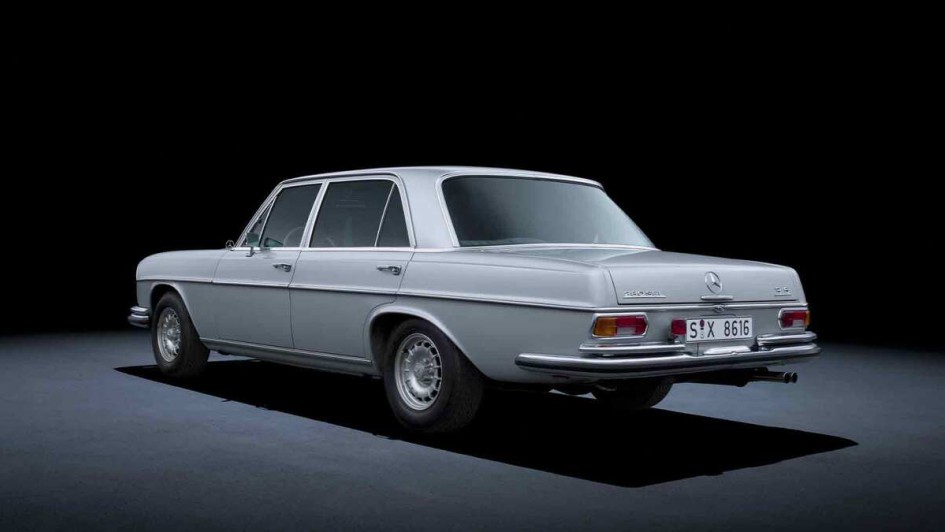 10_V8-Vehemenz_im_Spardress_-_Der__Quelle_Mercedes-Benz_Classic_Archive_HD
