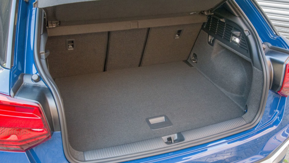 Audi SQ2 geöffneter Kofferraum ohne Gepaeck