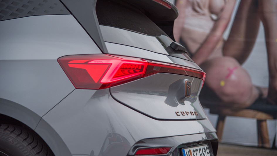 Detailfoto vom Heck des Cupra Born