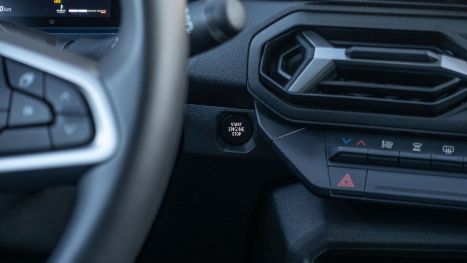 Start-Stopp-Knopf im Dacia Duster Journey