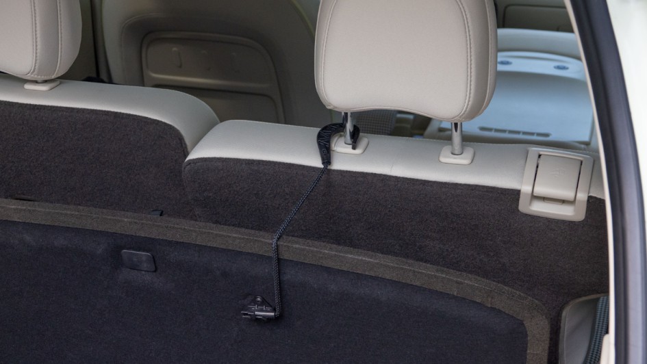 Variable Gepäckabdeckung im Hyundai Inster