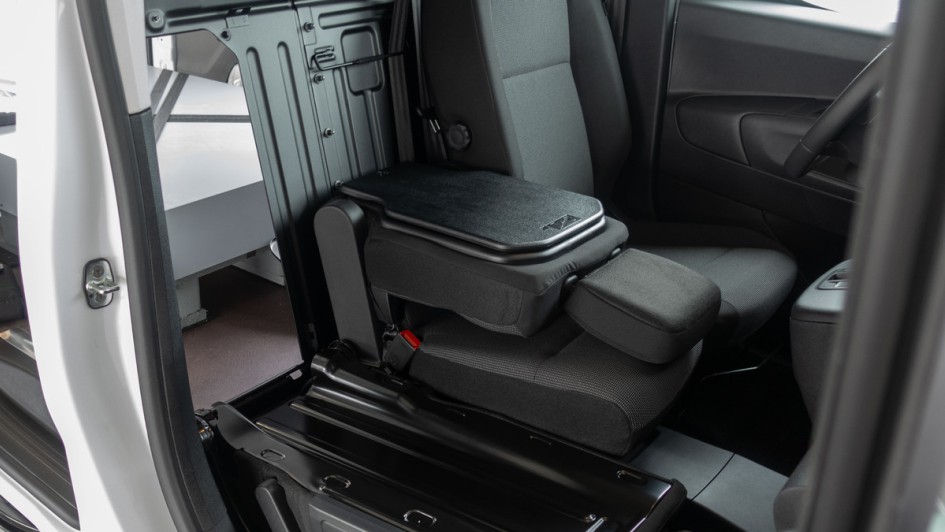 Opel Combo Electric (2024) Durchladeeinrichtung in das Ladeabteil