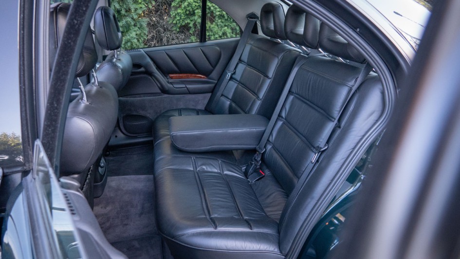 Sitze Hinten im Opel Omega MV6 mit Leder(-Komfortsitzen) in schwarz