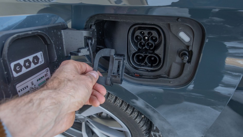 Ladeanschluss AC und DC im Seat Leon hinten links