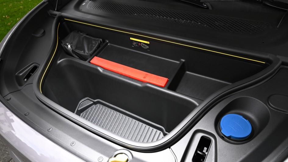 Frunk im Volvo EX60 im Detail fotografiert