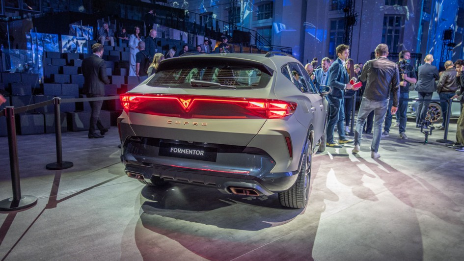 Cupra Leon und Cupra Formentor statische Präsentation in Madrid im April 2024