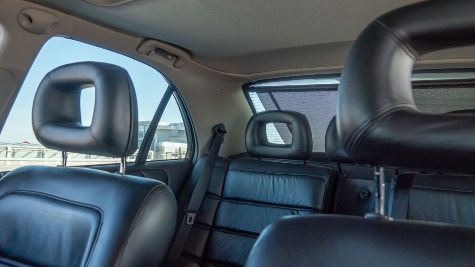 Rahmenkopfstützen im Opel Omega MV6