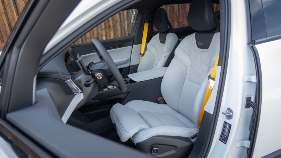 Vordersitze mit einstellbarer Schenkelauflage im Polestar 3