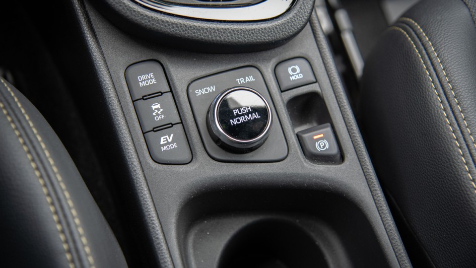 Toyota Yaris Cross Hybrid AWD Foto der Mittelkonsole vom Allrad-Modell