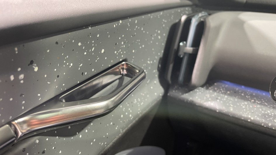 Volvo EX30, Tuergriff innen mit Türverkleidung in 
