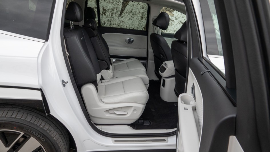 Mittlere Sitzreihe im Hyundai Ioniq 9 in der mittleren Ausstattungslinie Techniq