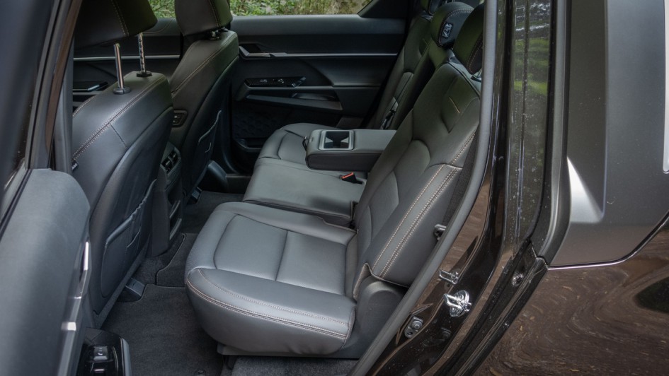 Foto der verschiebbaren und in der Neigung verstellbaren Rückbank im KGM Musso EV