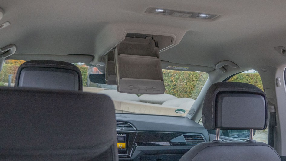 Ablagen gibt es im VW Touran zu Genüge. Das ist mittlerweile auch eher selten.