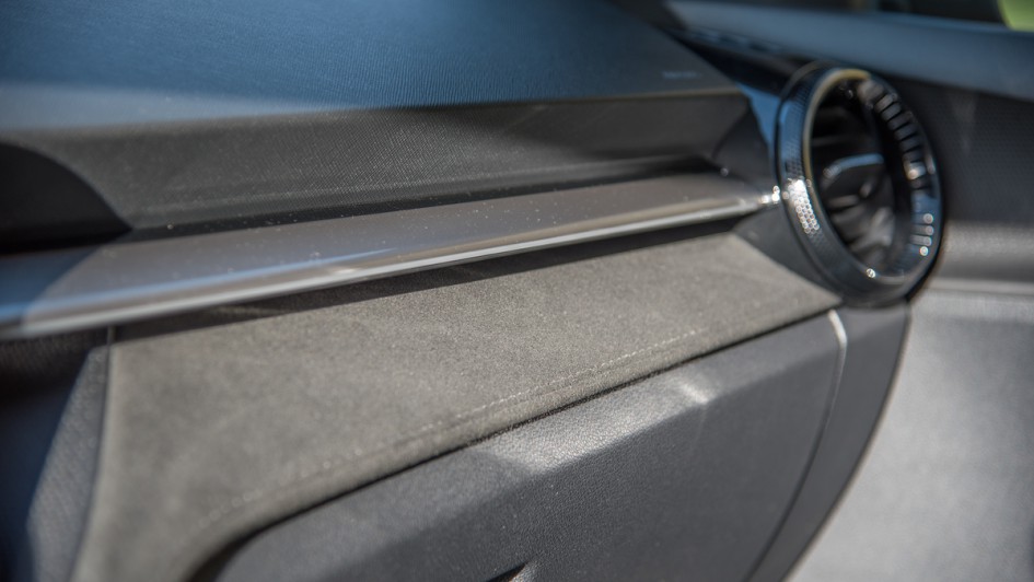 Skoda Fabia 2023 Armaturenbrett mit Stoff bezogen