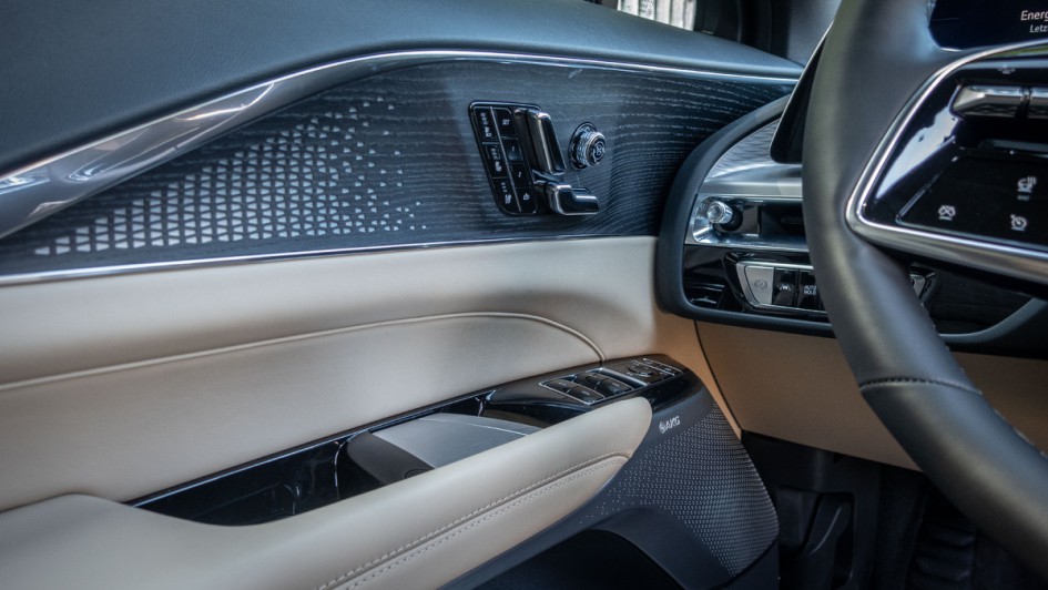 Türverkleidung des Cadillac Lyriq mit AKG Soundsystem