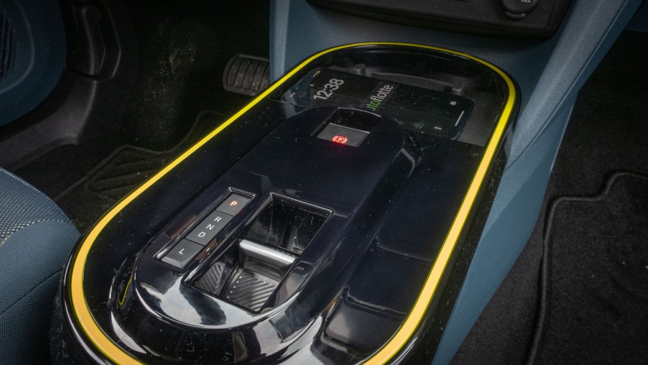 Mittelkonsole mit Klavierlack im Fiat Grande Panda