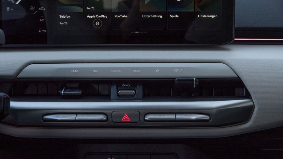 Kapazitive Tasten in der Mittelkonsole des Kia EV4 Fastback