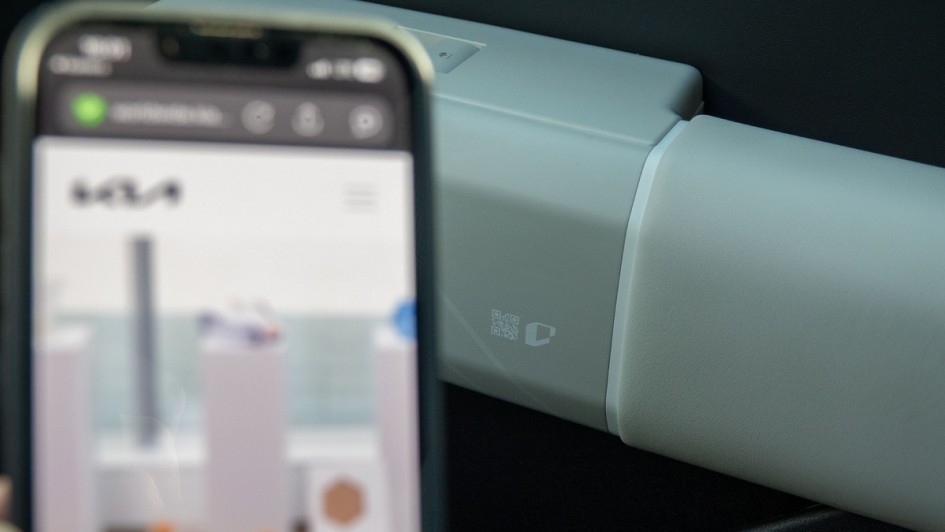 QR-Code, scannbar am rechten Türgriff innen im Kia EV4 Fastback