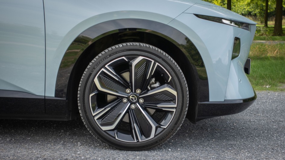 21-Zoll-Felge am Mazda CX-6e Takumi