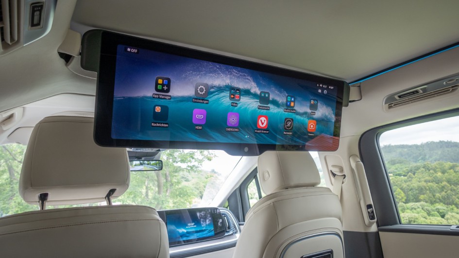 38-Zoll-Bildschirm ausfahrbar aus der Decke im Fond des Mercedes VLE 