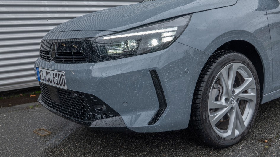 Tankdeckel links im Opel Corsa 2024