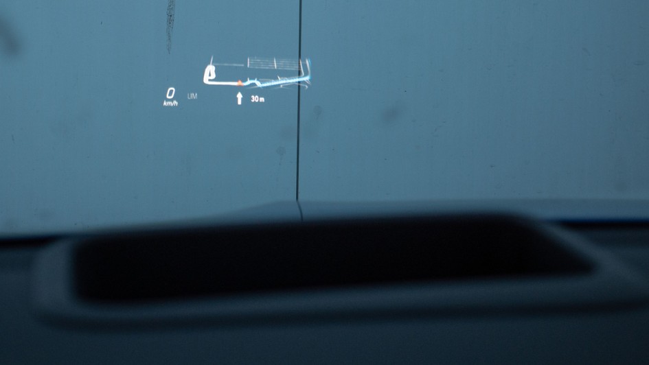 Ansicht der Head-up-Display-Einblendung in die Scheibe
