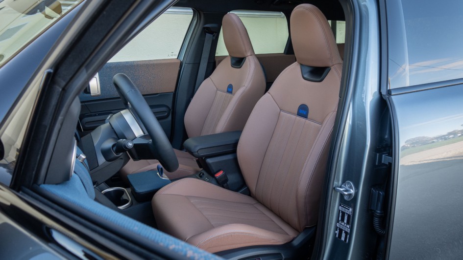 Sportsitze mit Kunstleder im Mini Countryman D (U25)