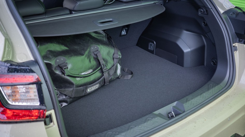 Kofferraum mit Tasche darin