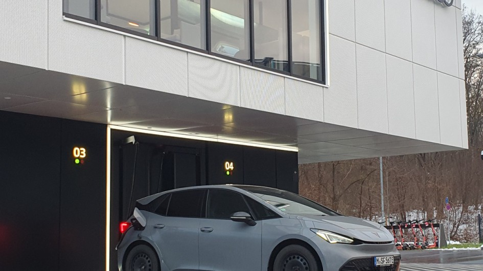 Audi-Ladepark in Nürnberg mit dem Cupra Born vor Ort geladen