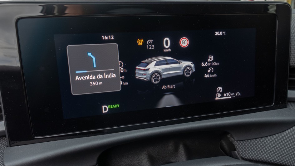 Fehler im Kombiinstrument des VW T-Roc. Anzeigen sind überlagert