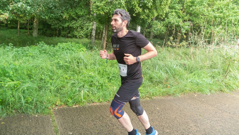 Alexander Sohl läuft alleine auf weiter Flur