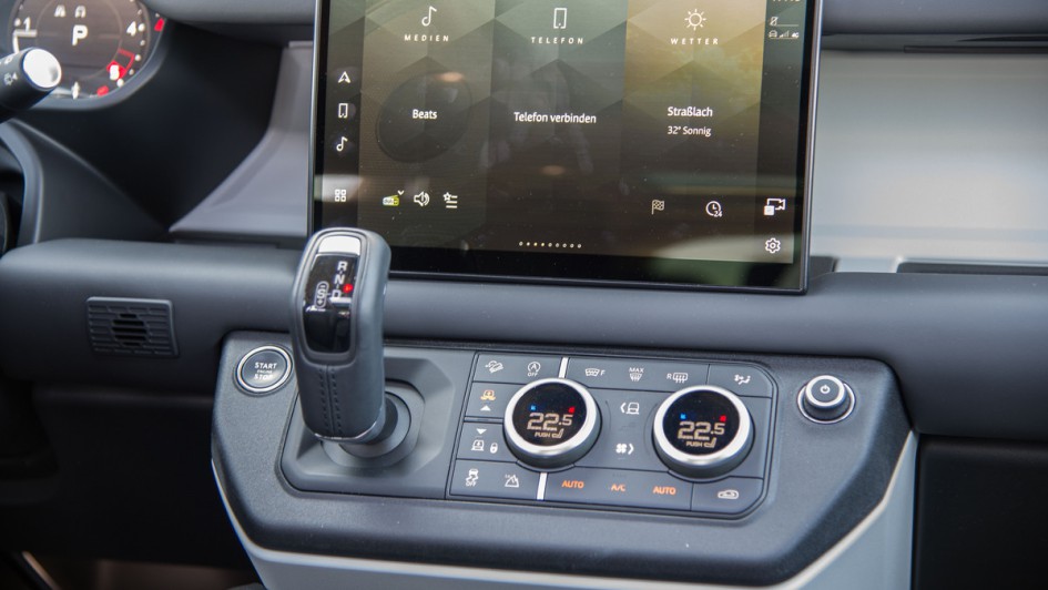 Schalthebel der Achtgang-Automatik im Defender D300