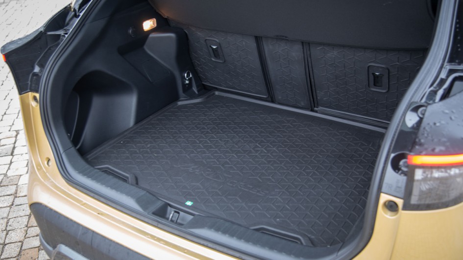 Toyota Yaris Cross Hybrid AWD Kofferraum Normalstellung
