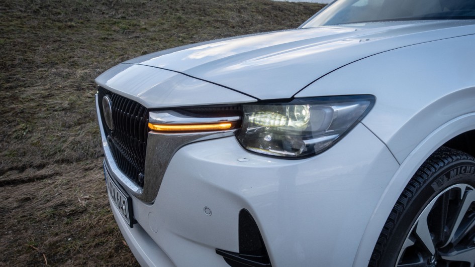 Mazda CX-60 D 254 AWD Matrixlicht mit eingeschaltetem Blinker vorn