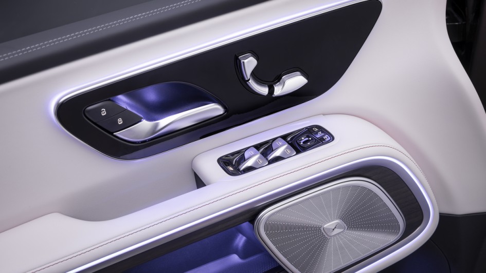 Detailfoto von der Türverkleidung vorn mit Burmester- Soundsystem im Mercedes VLE