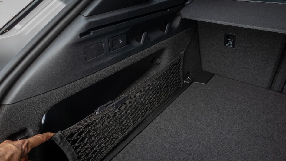 VW ID.7 Tourer GTX Gepäcknetz in der linken Seitentasche des Kofferraums