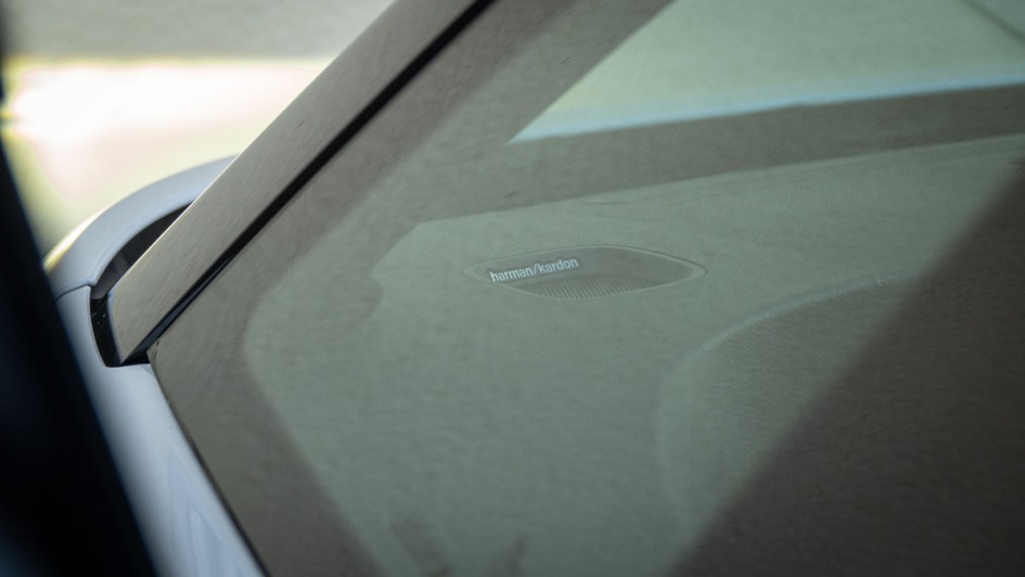 Harmann-Kardon heißt der Zulieferer des Soundsystems. Gute Arbeit.