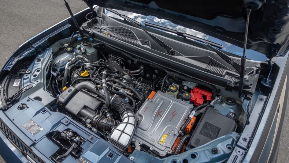 Foto vom Motorraum des Dacia Bigster Hybrid 155