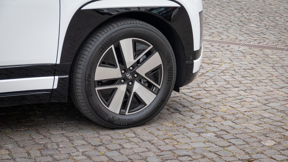 20-Zoll-Alufelge des Hyundai Ioniq 9 in der Ausstattungslinie Techniq