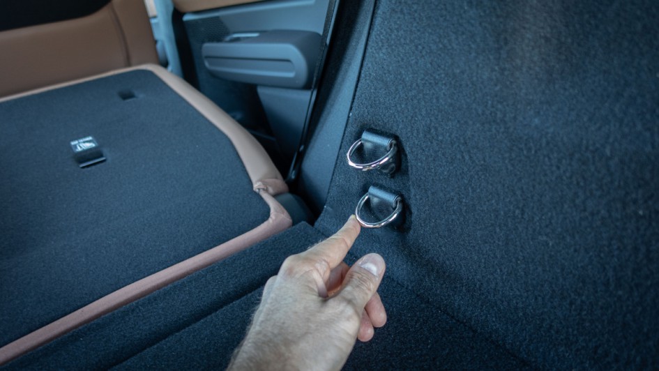 Verzurrösen im Kofferraum des Mini Countryman D (U25)