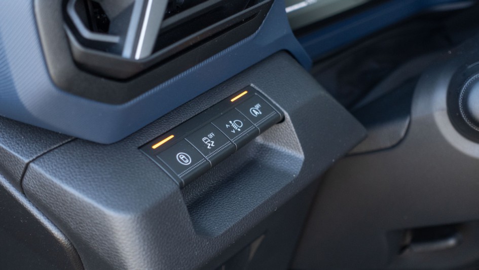 Shortcut-Taste zum individuellen Abstellen einiger Fahrassistenzsysteme im Dacia Duster 4x4