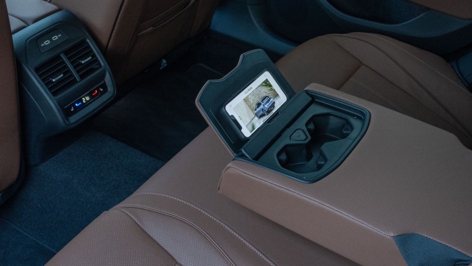 Skoda Superb Combi (2024) Mittelarmelhne im Detail