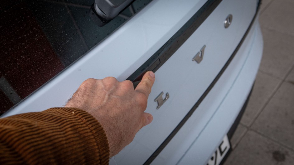 Volvo EX30 (Fahrbericht) kofferraumtaste am Heckdeckel