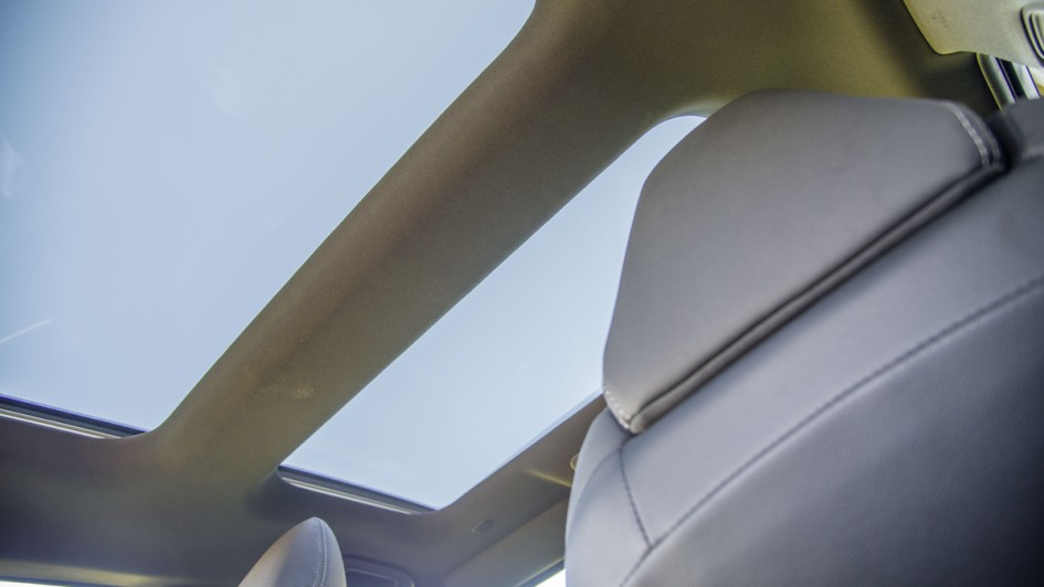 Das Schiebedach gibt es nur in der Topausstattung Platinum Plus des Subaru Solterra