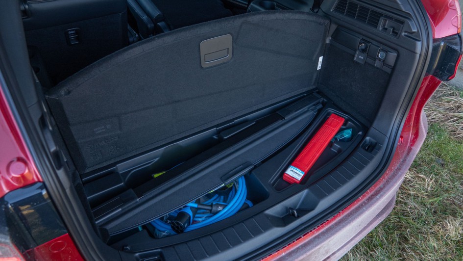 Unterbodenfach im Kofferraum des Mazda CX-80