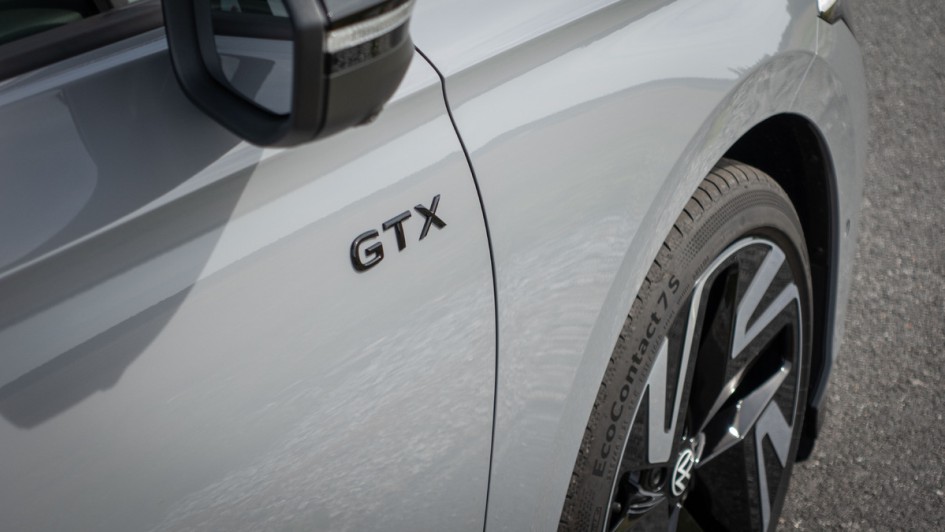 VW ID.7 Tourer GTX Schriftzug an der Beifahrertür in schwarz